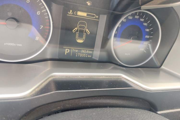 Used Geely Auto Emgrand 2014 Sedan 1.5L CVT Elite Model Odometer Close Up
