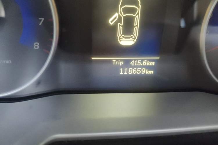 Used Geely Auto Emgrand 2014 Sedan 1.5L Manual Fashion Edition Odometer Close Up
