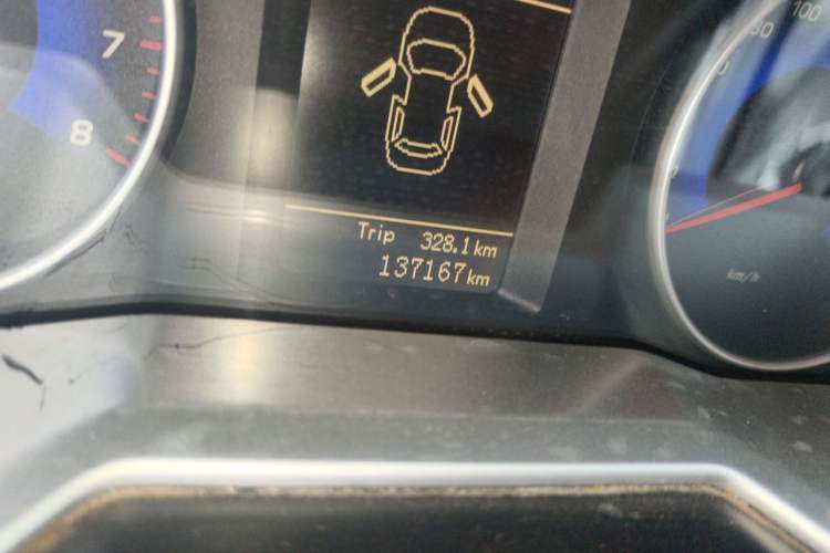 Used Geely Auto Emgrand 2014 Sedan 1.3T Manual Elite Model Odometer Close Up