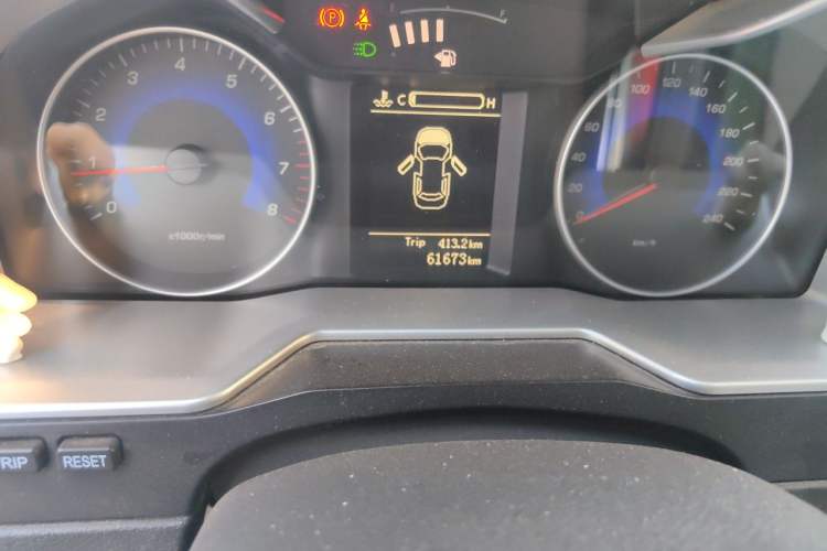 Used Geely Auto Emgrand 2014 Sedan 1.5L Manual Fashion Edition Odometer Close Up
