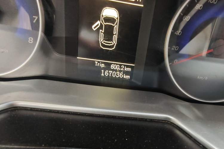 Used Geely Auto Emgrand 2014 Sedan 1.5L Manual Fashion Edition Odometer Close Up