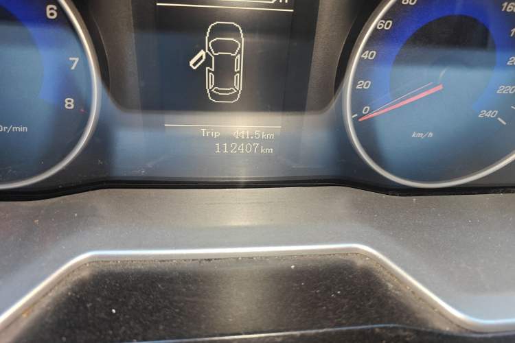 Used Geely Auto Emgrand 2014 Sedan 1.3T Manual Elite Model Odometer Close Up