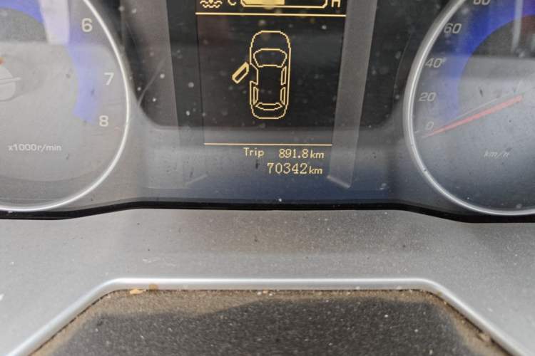 Used Geely Auto Emgrand 2014 Sedan 1.5L Manual Fashion Edition Odometer Close Up