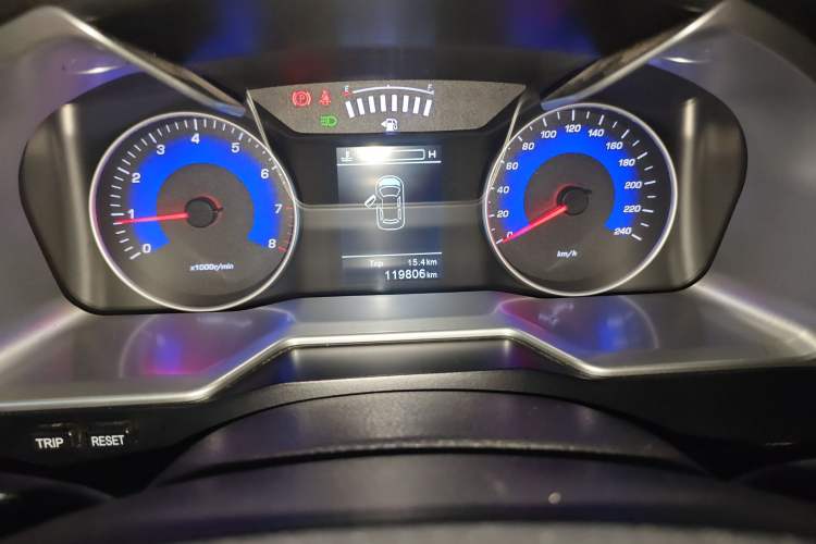 Used Geely Auto Emgrand 2014 Sedan 1.5L Manual Fashion Edition Odometer Close Up