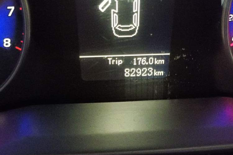 Used Geely Auto Emgrand 2014 Sedan 1.5L Manual Fashion Edition Odometer Close Up
