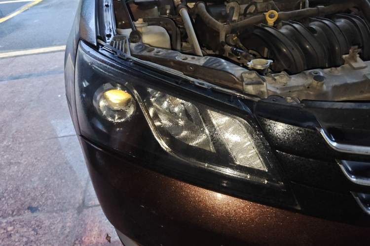 Used Geely Auto Emgrand 2014 Sedan 1.5L Manual Fashion Edition Right Front Headlight