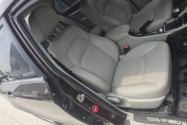 Used Geely Auto Emgrand 2014 Sedan 1.5L CVT Elite Model Right Front Seat
