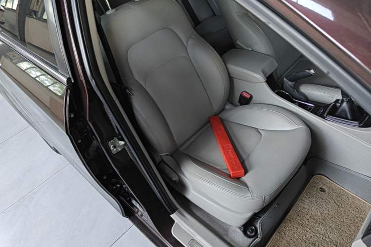 Used Geely Auto Emgrand 2014 Sedan 1.3T Manual Elite Model Right Front Seat