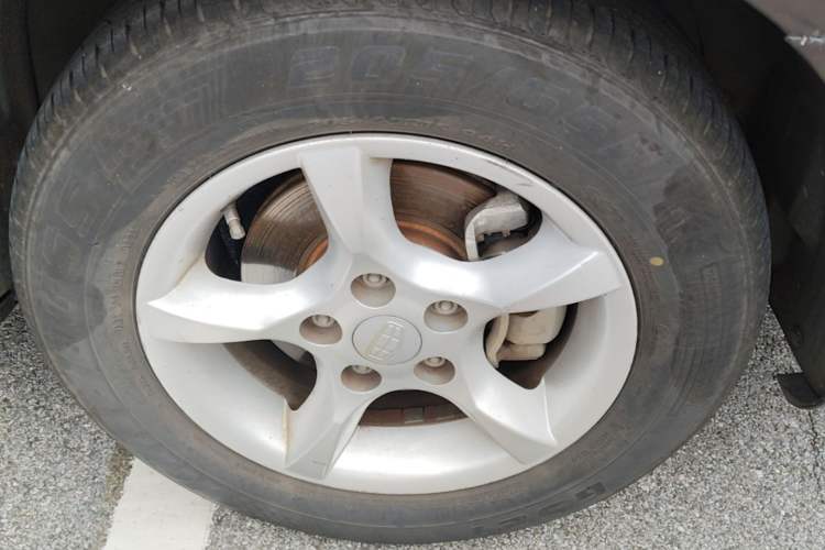 Used Geely Auto Emgrand 2014 Sedan 1.5L Manual Fashion Edition Right Front Wheel Hub