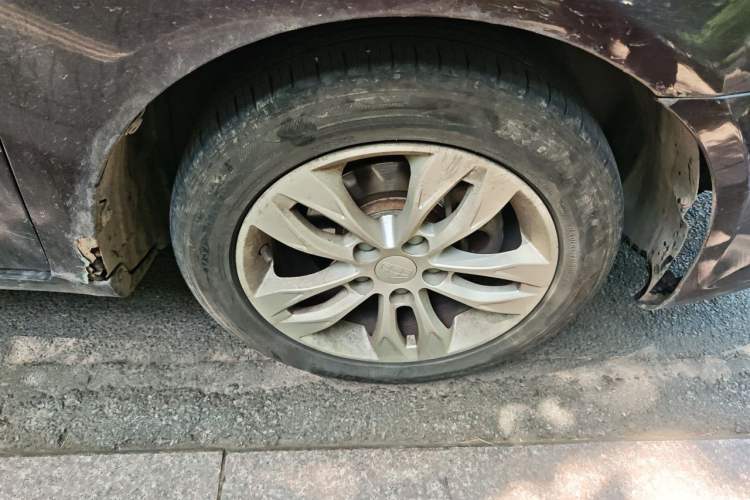 Used Geely Auto Emgrand 2014 Sedan 1.3T Manual Elite Model Right Front Wheel Hub