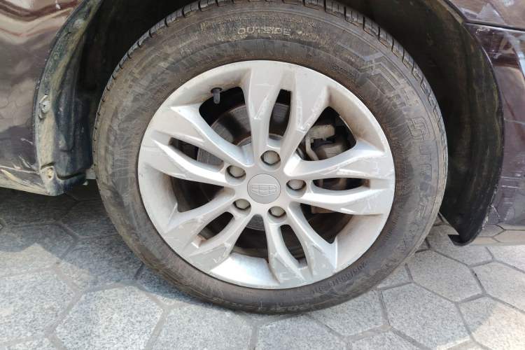 Used Geely Auto Emgrand 2014 Sedan 1.5L Manual Elite Model Right Front Wheel Hub