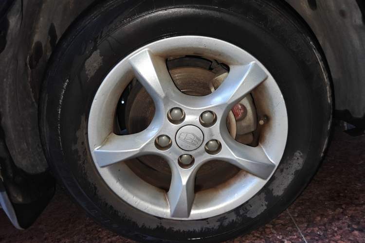 Used Geely Auto Emgrand 2014 Sedan 1.5L Manual Fashion Edition Right Front Wheel Hub