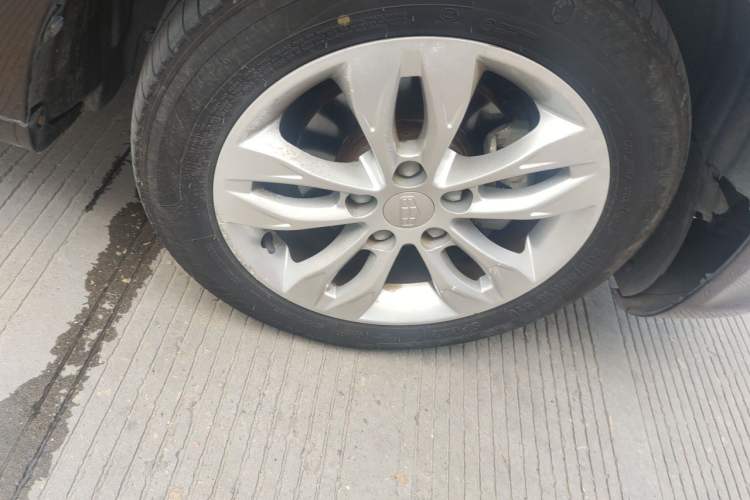 Used Geely Auto Emgrand 2014 Sedan 1.5L CVT Elite Model Right Front Wheel Hub