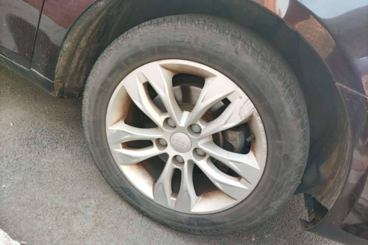 Used Geely Auto Emgrand 2014 Sedan 1.5L Manual Elite Model Right Front Wheel Hub