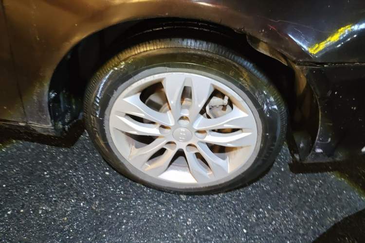 Used Geely Auto Emgrand 2014 Sedan 1.5L CVT Elite Model Right Front Wheel Hub