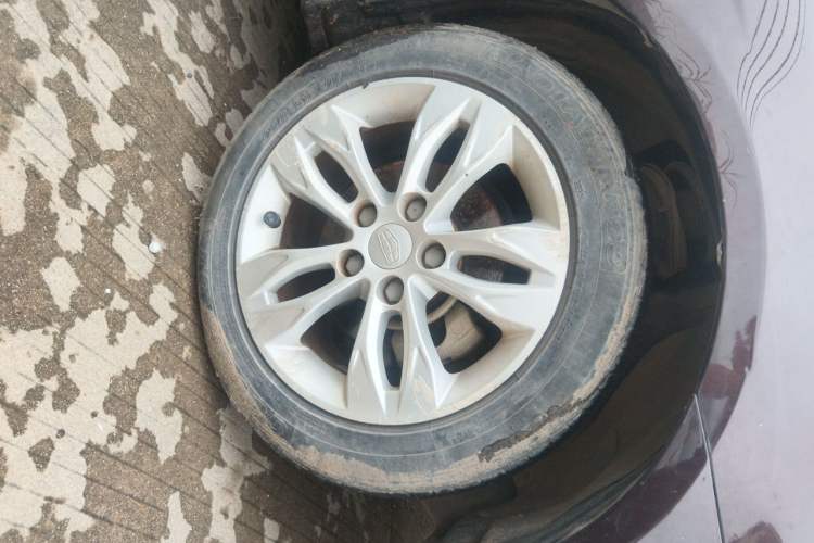 Used Geely Auto Emgrand 2014 Sedan 1.3T Manual Elite Model Right Front Wheel Hub