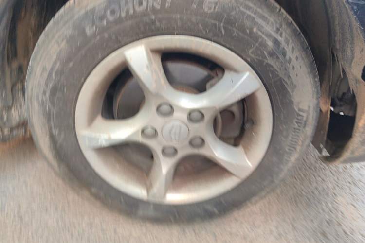 Used Geely Auto Emgrand 2014 Sedan 1.5L Manual Fashion Edition Right Front Wheel Hub