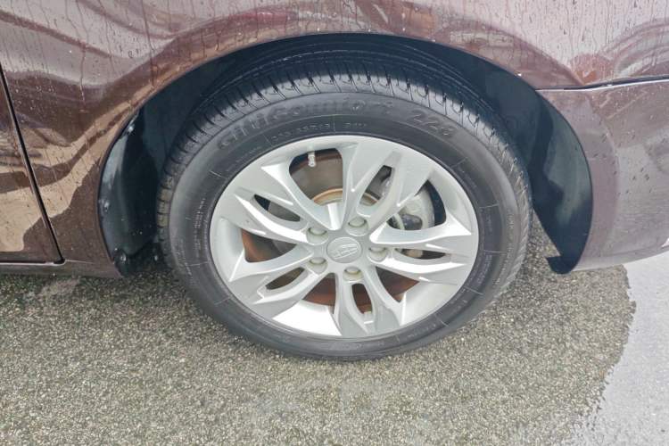 Used Geely Auto Emgrand 2014 Sedan 1.5L CVT Elite Model Right Front Wheel Hub