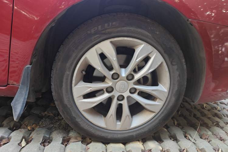 Used Geely Auto Emgrand 2014 Sedan 1.3T Manual Elite Model Right Front Wheel Hub