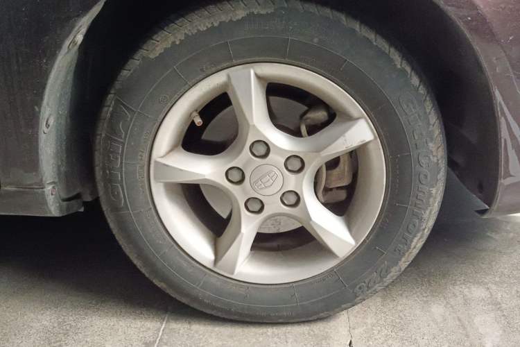 Used Geely Auto Emgrand 2014 Sedan 1.5L Manual Fashion Edition Right Front Wheel Hub