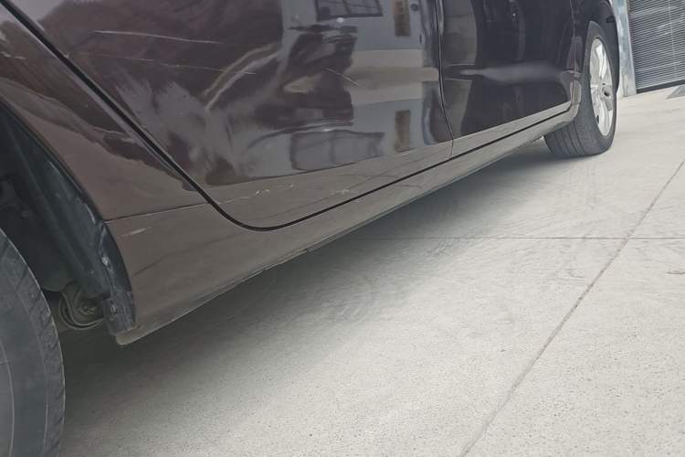 Used Geely Auto Emgrand 2014 Sedan 1.5L CVT Elite Model Right Side Sill