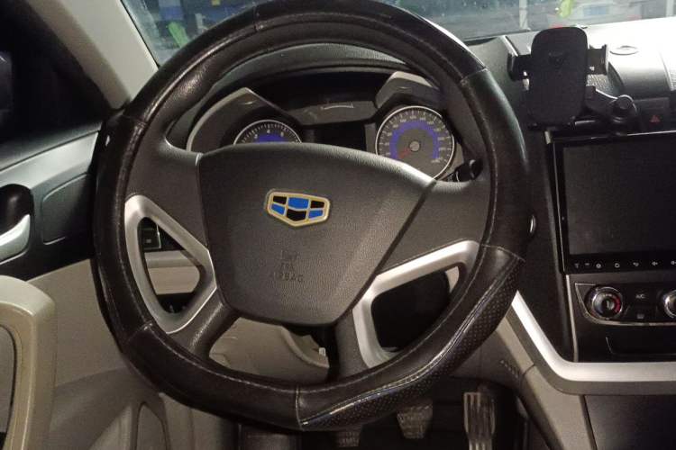 Used Geely Auto Emgrand 2014 Sedan 1.5L Manual Fashion Edition Steering Wheel