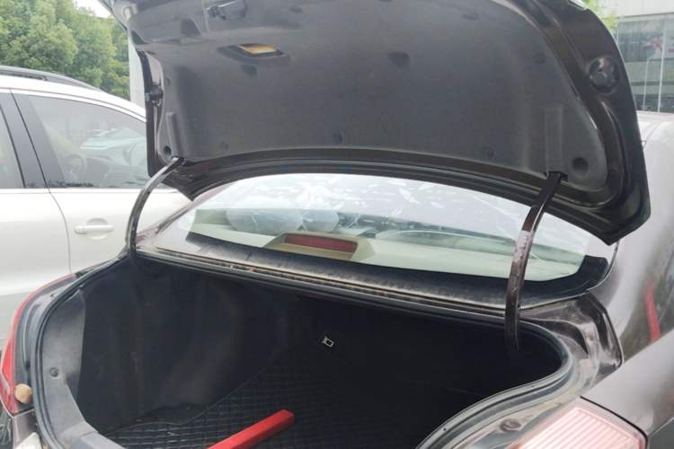Used Geely Auto Emgrand 2014 Sedan 1.5L Manual Fashion Edition Trunk
