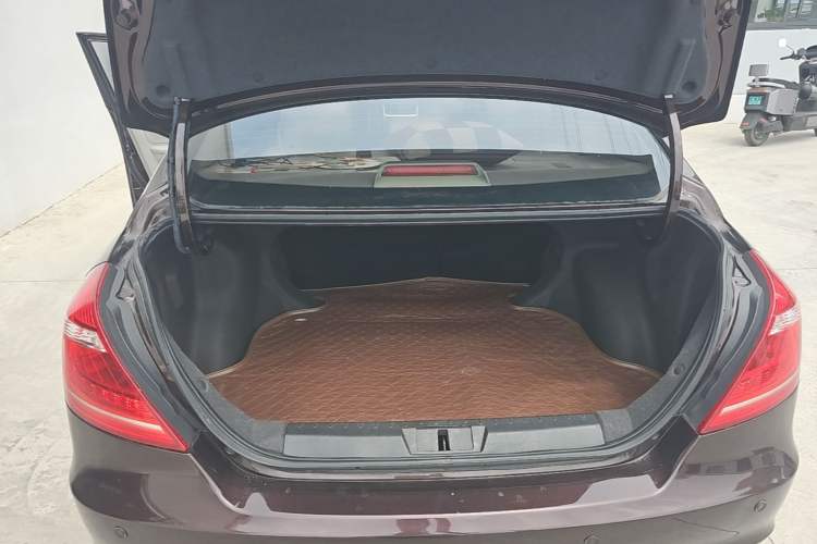 Used Geely Auto Emgrand 2014 Sedan 1.5L CVT Elite Model Trunk