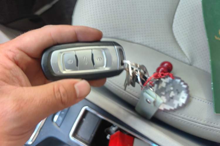 Used Geely Auto Emgrand 2014 Sedan 1.5L Manual Fashion Edition Vehicle Key