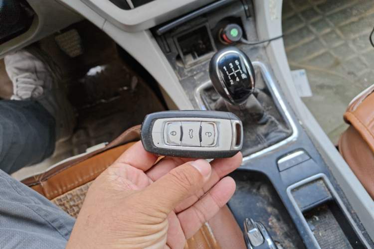 Used Geely Auto Emgrand 2014 Sedan 1.5L Manual Fashion Edition Vehicle Key