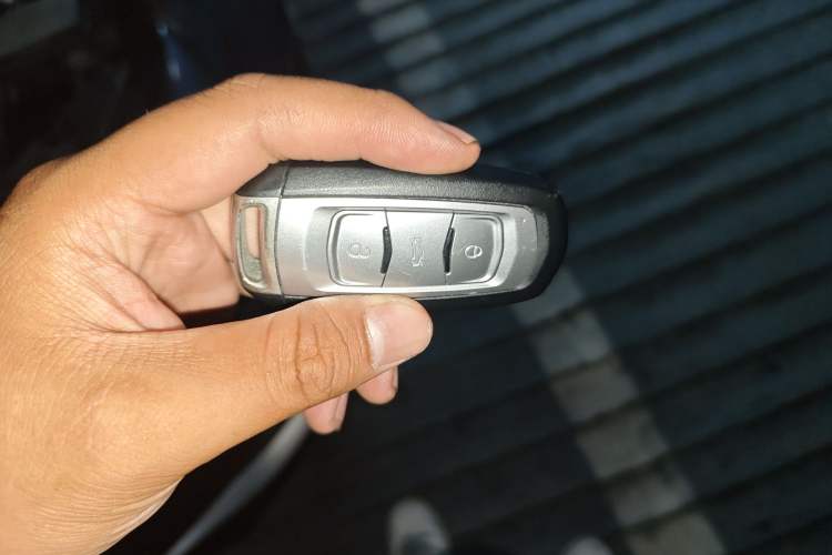 Used Geely Auto Emgrand 2014 Sedan 1.5L Manual Fashion Edition Vehicle Key