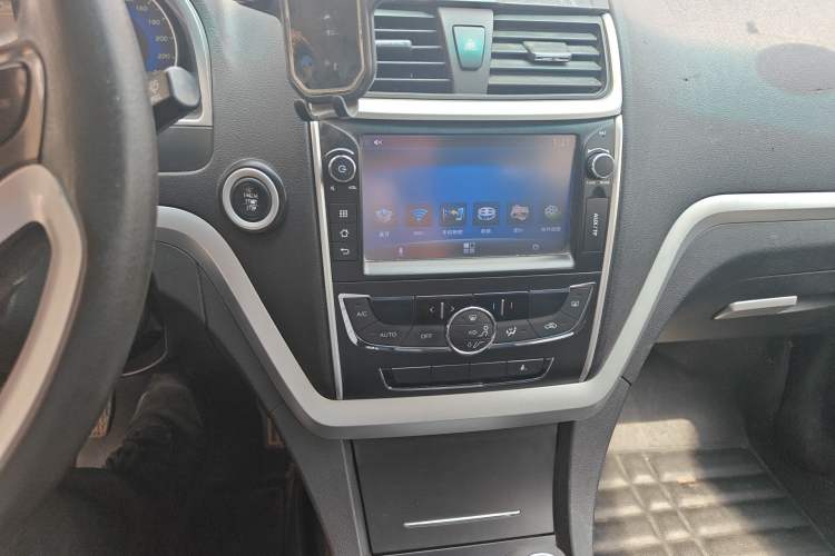 Used Geely Auto Emgrand 2014 Hatchback 1.5L Manual Elite Model Audio And AC Panel