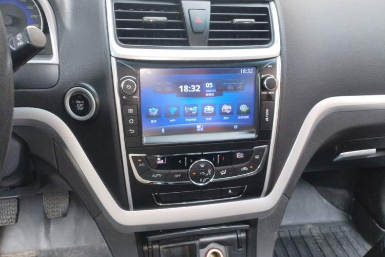 Used Geely Auto Emgrand 2014 Hatchback 1.5L Manual Elite Model Audio And AC Panel
