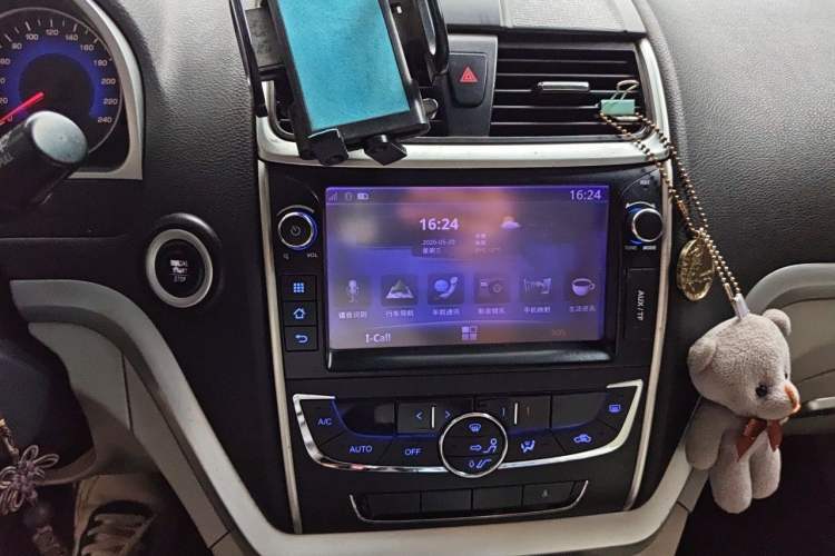 Used Geely Auto Emgrand 2014 Sedan 1.3T CVT Prestige Model Audio And AC Panel