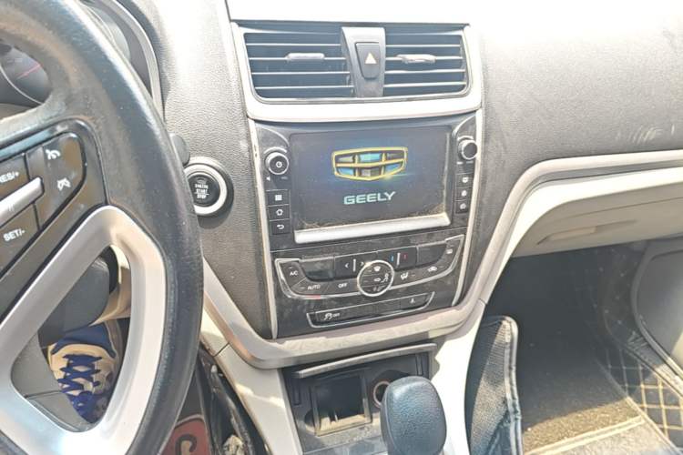 Used Geely Auto Emgrand 2014 Sedan 1.5L CVT Elite Model Audio And AC Panel