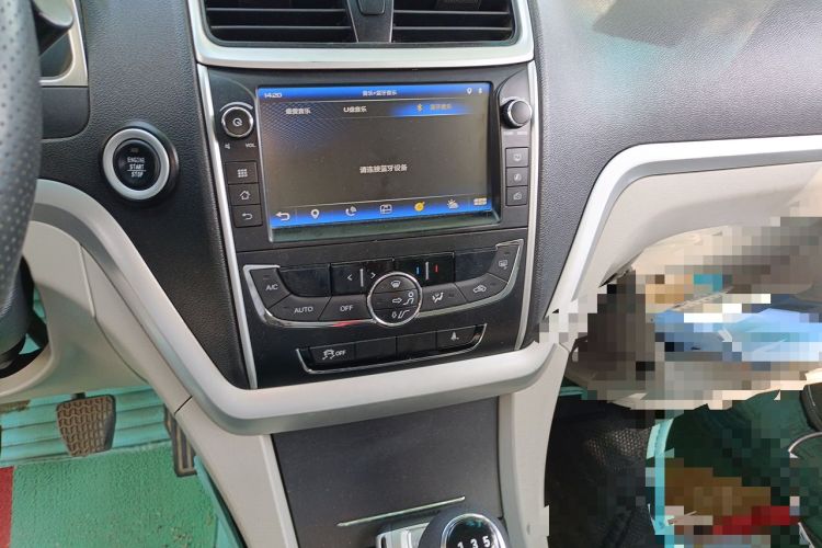 Used Geely Auto Emgrand 2014 Hatchback 1.5L Manual Fashion Edition Audio And AC Panel