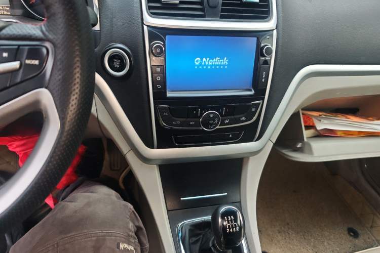 Used Geely Auto Emgrand 2014 Sedan 1.3T Manual Luxury Model Audio And AC Panel