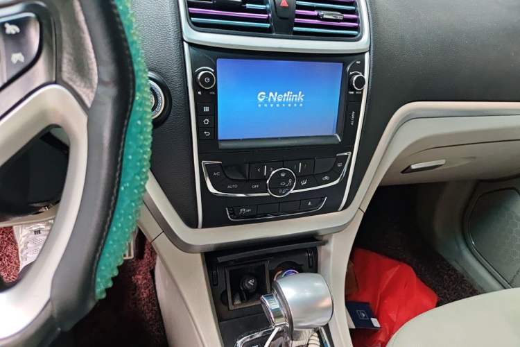 Used Geely Auto Emgrand 2014 Sedan 1.3T CVT Prestige Model Audio And AC Panel