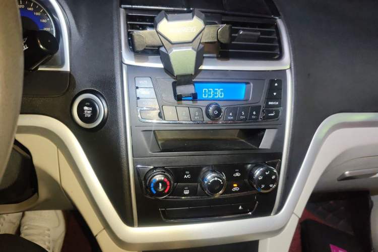 Used Geely Auto Emgrand 2014 Sedan 1.5L Manual Fashion Edition Audio And AC Panel