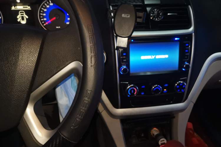 Used Geely Auto Emgrand 2014 Sedan 1.5L Manual Fashion Edition Audio And AC Panel