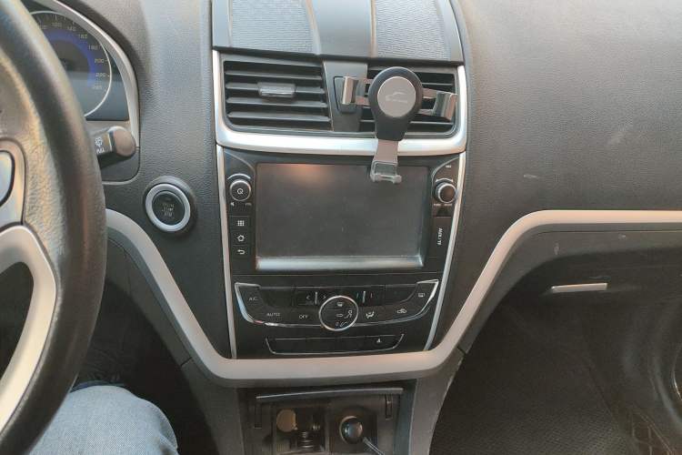 Used Geely Auto Emgrand 2014 Hatchback 1.5L Manual Elite Model Audio And AC Panel