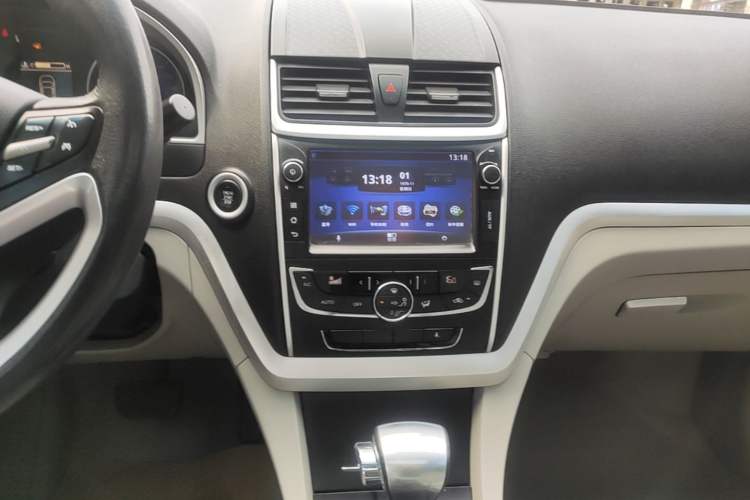 Used Geely Auto Emgrand 2014 Sedan 1.5L CVT Elite Model Audio And AC Panel