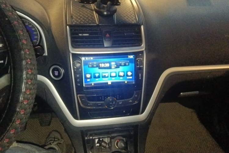 Used Geely Auto Emgrand 2014 Hatchback 1.5L Manual Elite Model Audio And AC Panel
