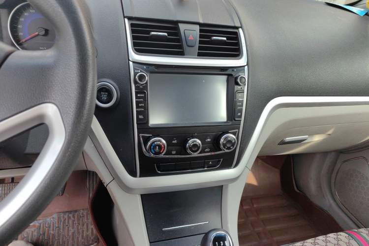 Used Geely Auto Emgrand 2014 Sedan 1.5L Manual Fashion Edition Audio And AC Panel