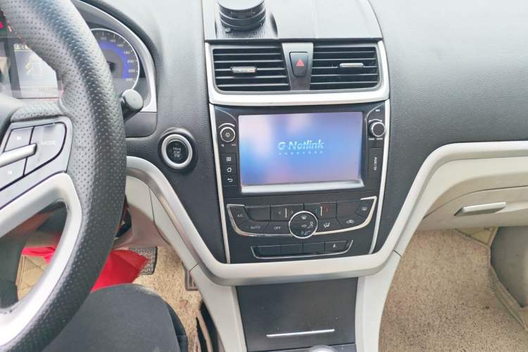 Used Geely Auto Emgrand 2014 Sedan 1.3T Manual Luxury Model Audio And AC Panel