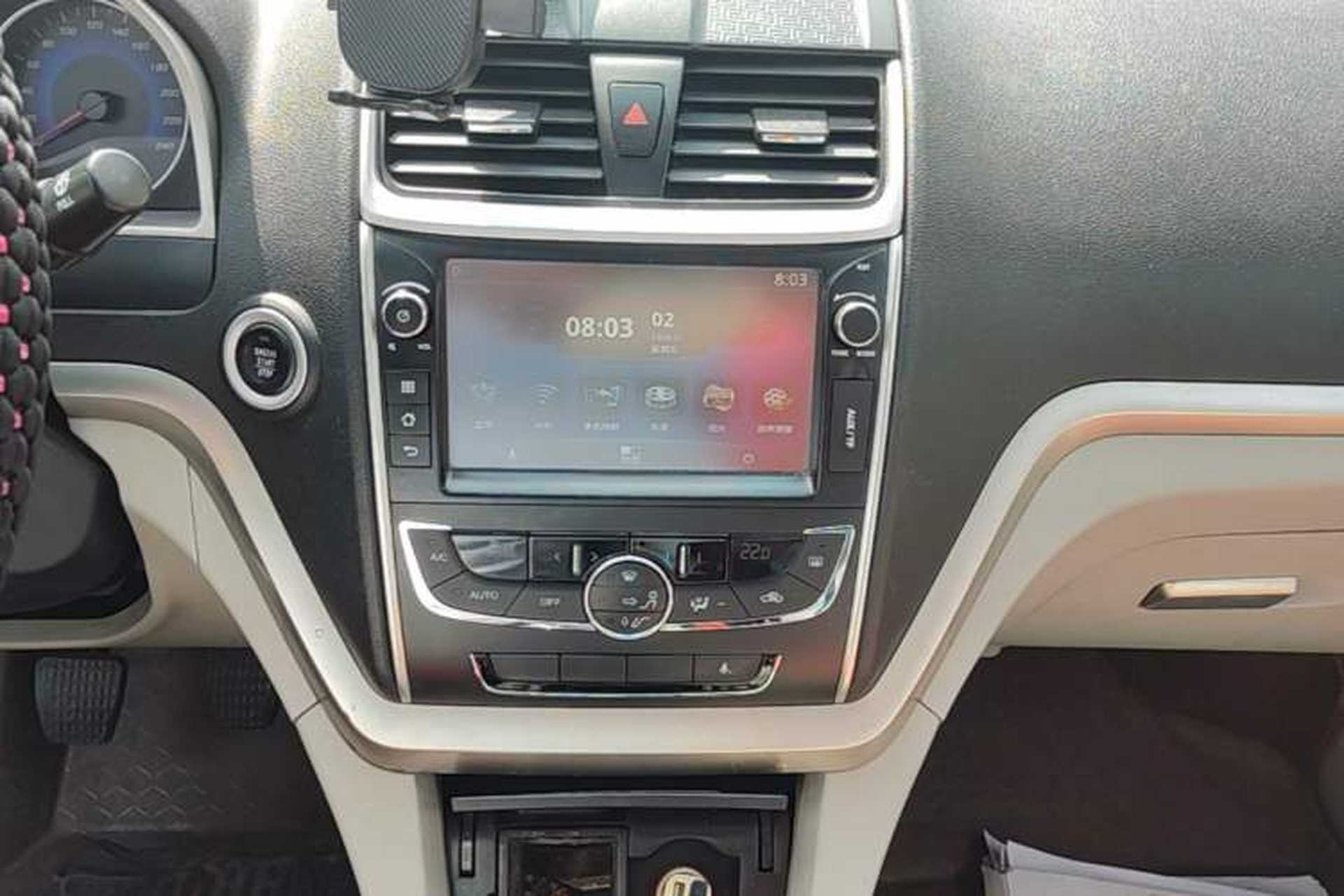 Used Geely Auto Emgrand 2014 Sedan 1.3T Manual Elite Model Audio And AC Panel