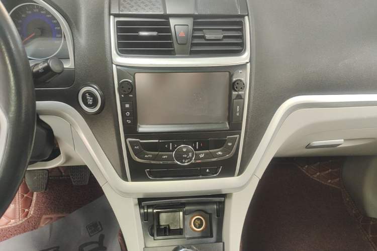 Used Geely Auto Emgrand 2014 Sedan 1.5L Manual Elite Model Audio And AC Panel