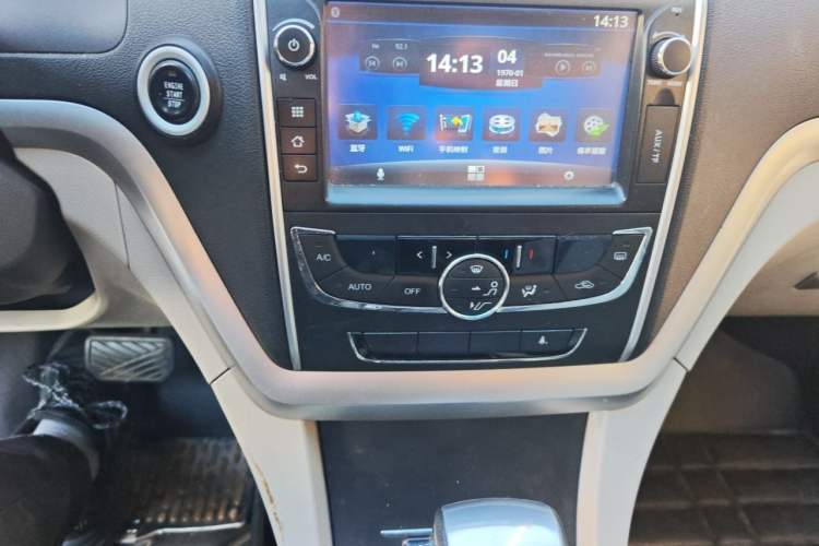 Used Geely Auto Emgrand 2014 Sedan 1.3T CVT Elite Model Audio And AC Panel