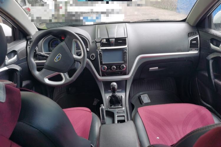 Used Geely Auto Emgrand 2014 Hatchback 1.5L Manual Fashion Edition Center Console