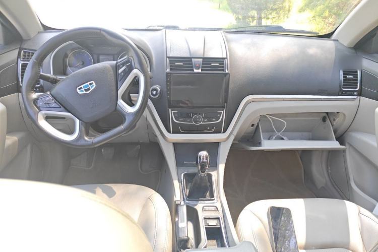 Used Geely Auto Emgrand 2014 Sedan 1.3T Manual Elite Model Center Console